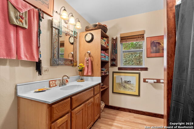 Image 25 of 49 For 411 Valley View