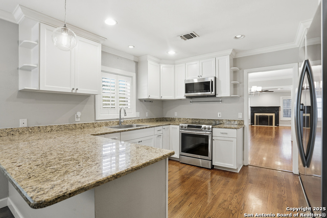 Image 10 of 29 For 214 Robinhood Pl.