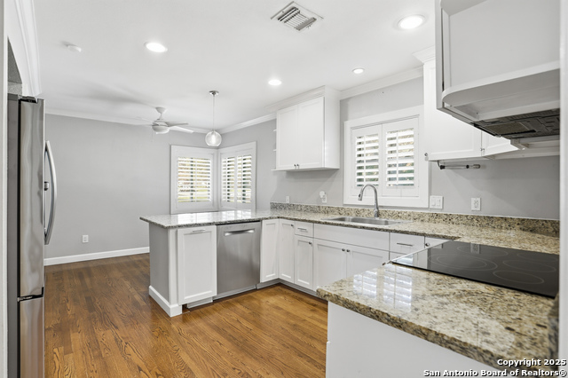 Image 11 of 29 For 214 Robinhood Pl.