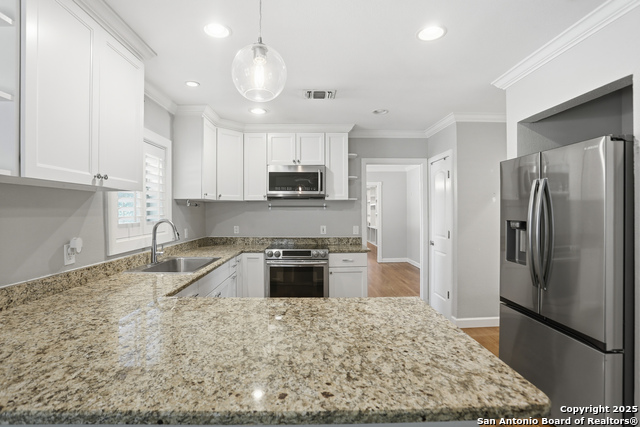 Image 12 of 29 For 214 Robinhood Pl.