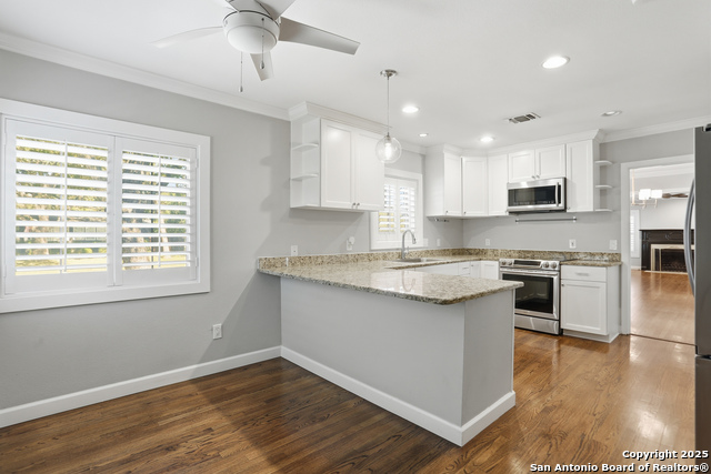 Image 14 of 29 For 214 Robinhood Pl.