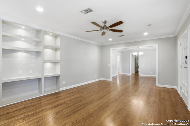 Image 7 of 29 For 214 Robinhood Pl.