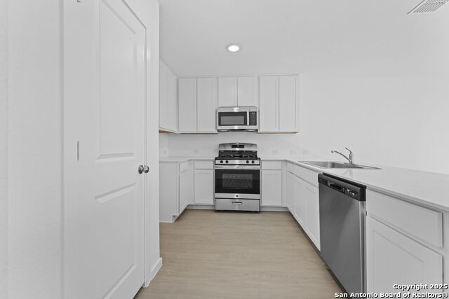 Image 11 of 22 For 2210 Collins Aly