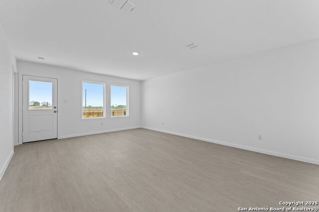 Image 15 of 22 For 2210 Collins Aly