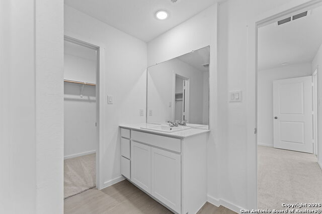 Image 20 of 22 For 2210 Collins Aly