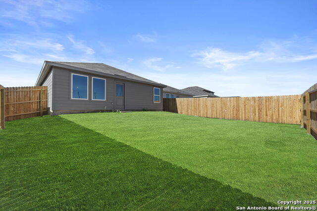 Image 21 of 22 For 2210 Collins Aly