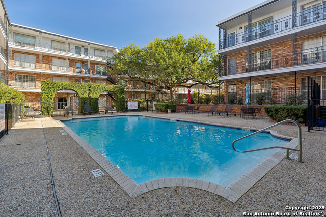 Image 16 of 20 For 8401 New Braunfels N 319a