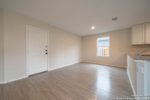 Image 6 of 27 For 2818 Gustavo