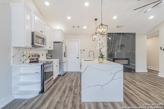 Image 11 of 42 For 5714 Green Manor St