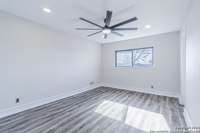 Image 21 of 42 For 5714 Green Manor St