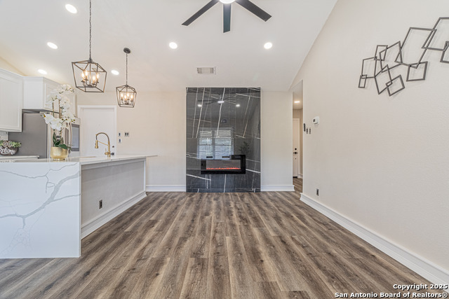 Image 7 of 42 For 5714 Green Manor St