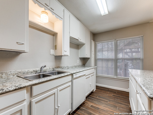 Image 13 of 24 For 130 Lemur