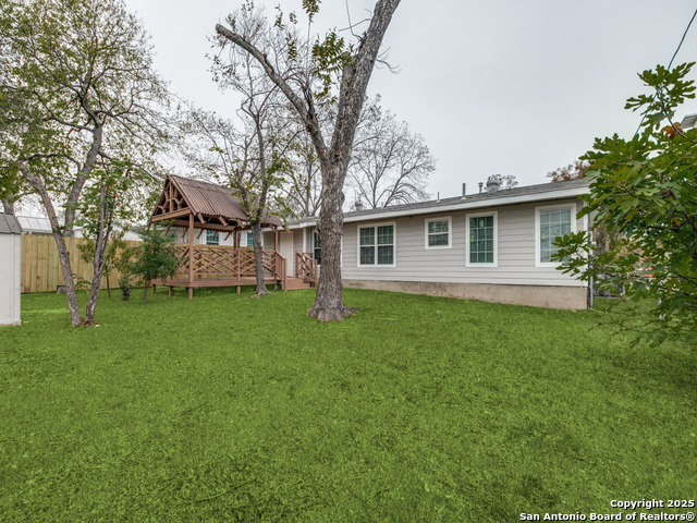 Image 22 of 24 For 130 Lemur