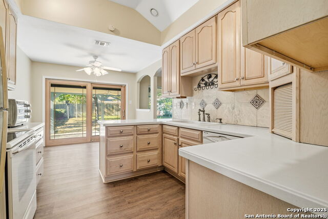 Image 10 of 27 For 12307 Mapletree