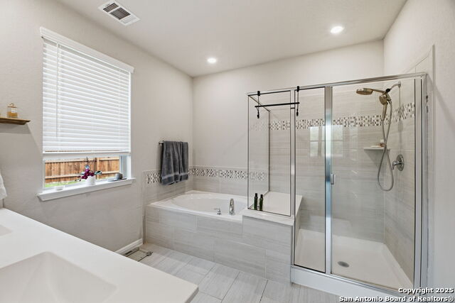 Image 14 of 25 For 2443 Carino  