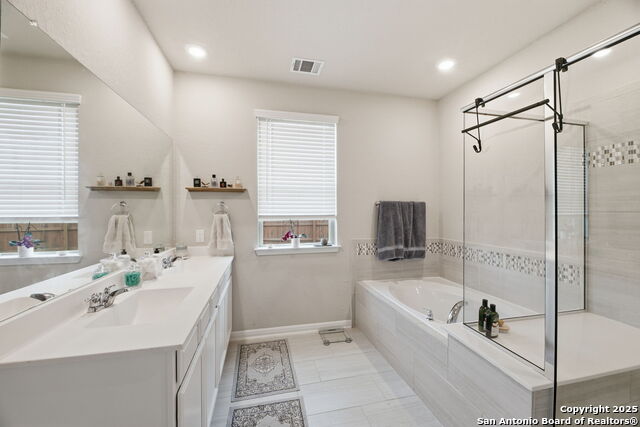 Image 15 of 25 For 2443 Carino  