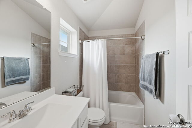 Image 20 of 25 For 2443 Carino  