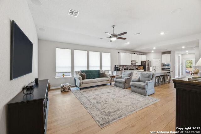 Image 5 of 25 For 2443 Carino  