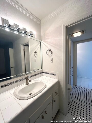 Image 19 of 22 For 636 Strings Dr