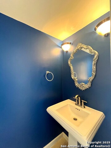 Image 7 of 22 For 636 Strings Dr