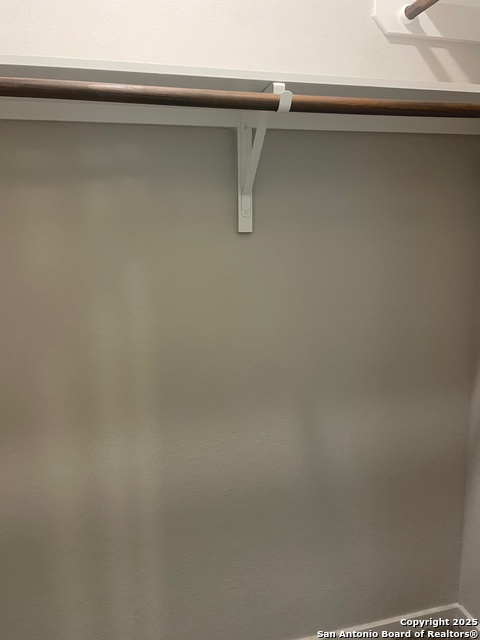 Image 13 of 37 For 8318 Runner Cove  101