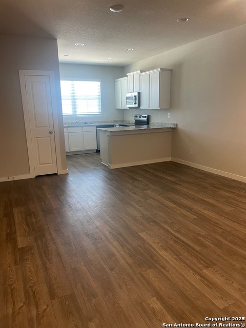 Image 17 of 37 For 8318 Runner Cove  101