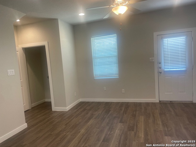 Image 27 of 37 For 8318 Runner Cove  101