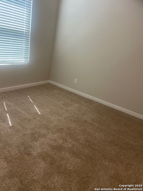 Image 29 of 37 For 8318 Runner Cove  101