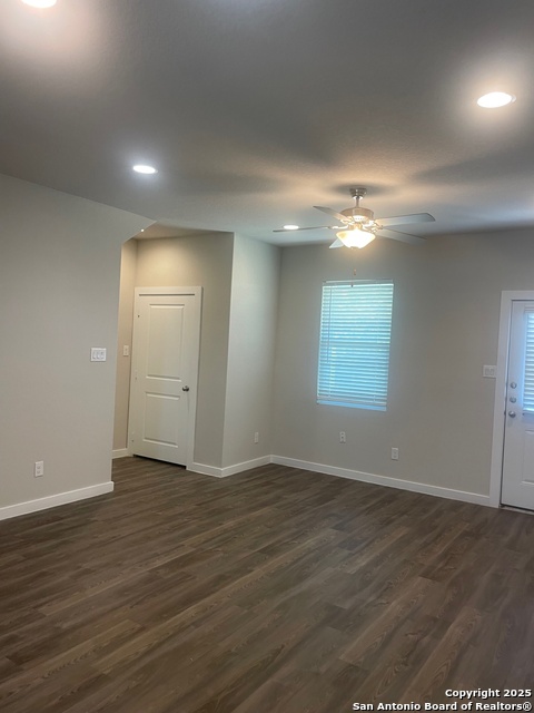 Image 31 of 37 For 8318 Runner Cove  101