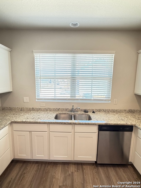 Image 5 of 37 For 8318 Runner Cove  101