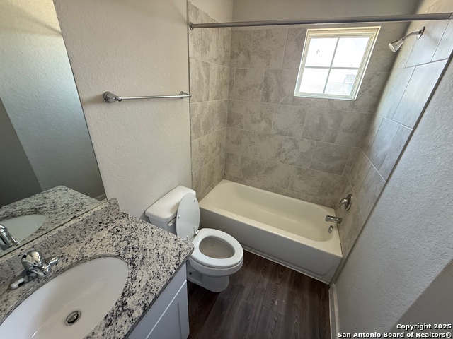 Image 7 of 37 For 8318 Runner Cove  101