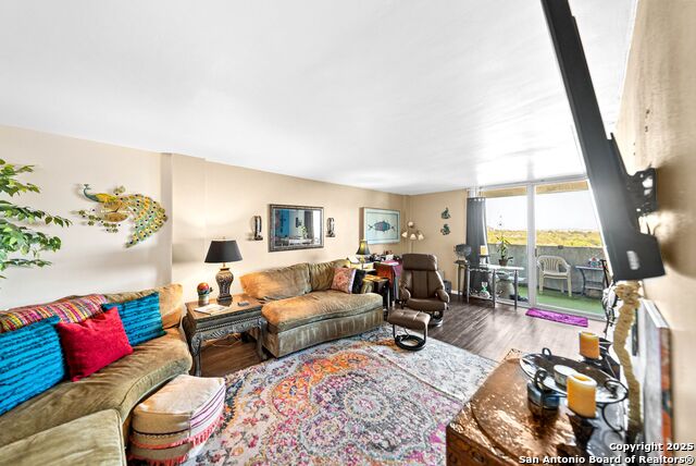 Image 7 of 25 For 7039 San Pedro Ave  504