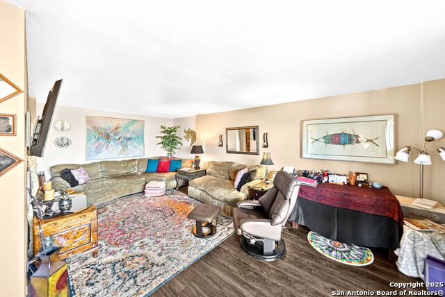 Image 8 of 25 For 7039 San Pedro Ave  504