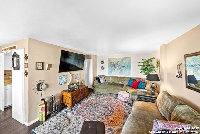 Image 9 of 25 For 7039 San Pedro Ave  504