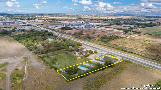 Listing photo id 3 for 701 19th  