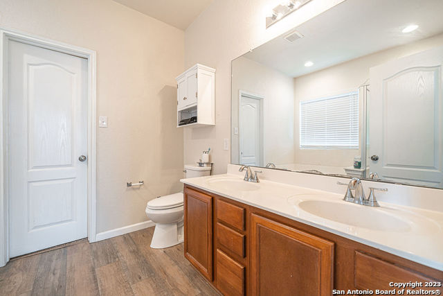 Image 18 of 41 For 13506 Misty View