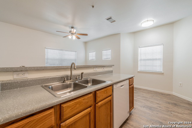 Image 12 of 37 For 1000 Diamond 2004