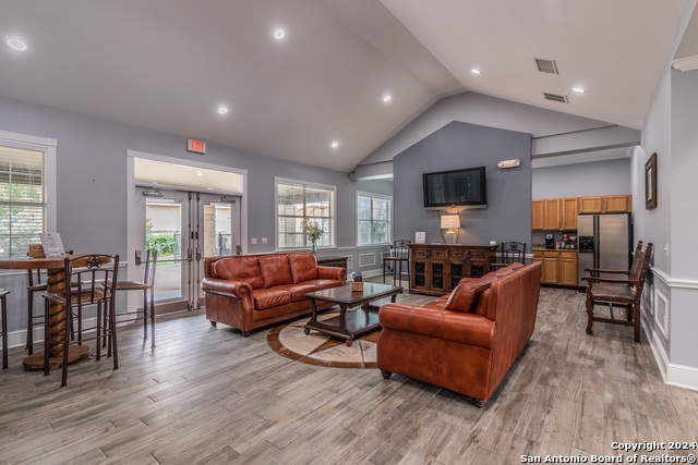 Image 31 of 37 For 1000 Diamond 2004