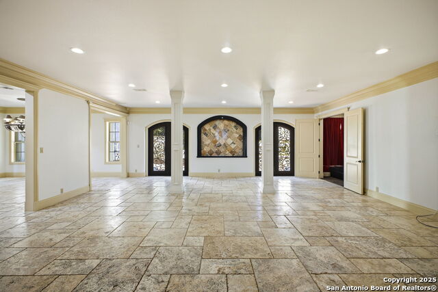 Image 30 of 137 For 11 Whitechurch