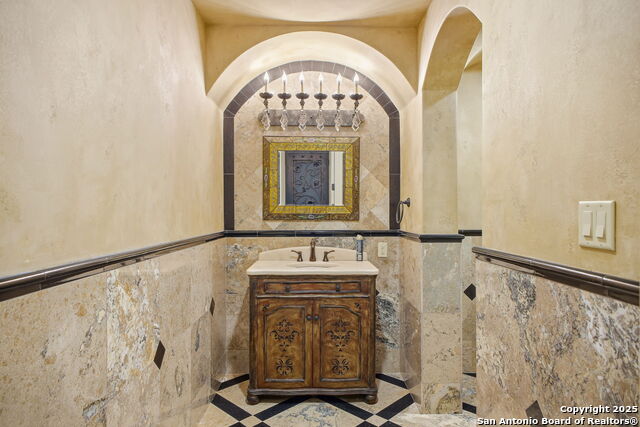 Image 37 of 137 For 11 Whitechurch