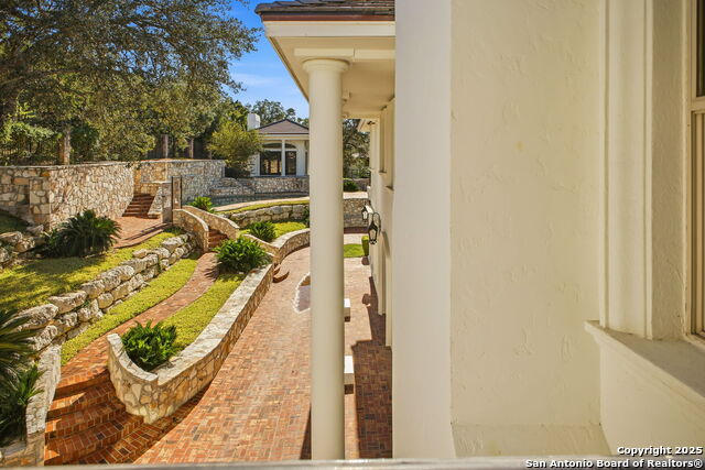 Image 68 of 137 For 11 Whitechurch