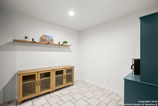 Image 11 of 38 For 305 Tanglewood E