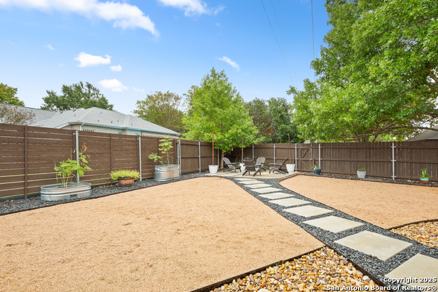 Image 31 of 38 For 305 Tanglewood E