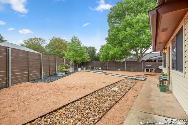 Image 33 of 38 For 305 Tanglewood E