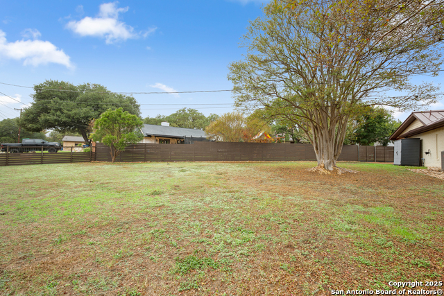 Image 36 of 38 For 305 Tanglewood E