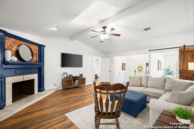 Image 4 of 38 For 305 Tanglewood E