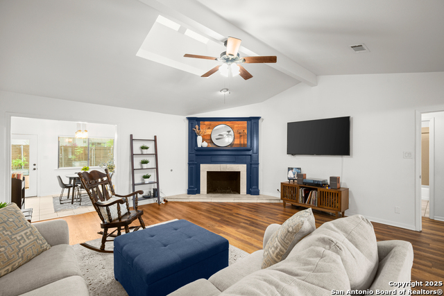 Image 5 of 38 For 305 Tanglewood E