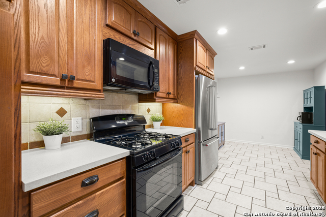 Image 8 of 38 For 305 Tanglewood E