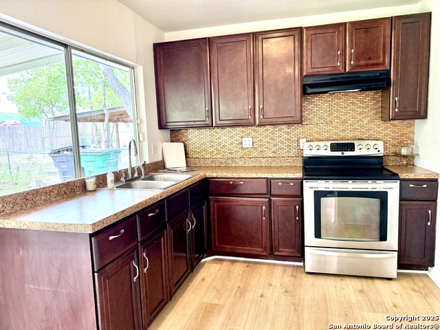 Image 7 of 16 For 4723 Castle Rose