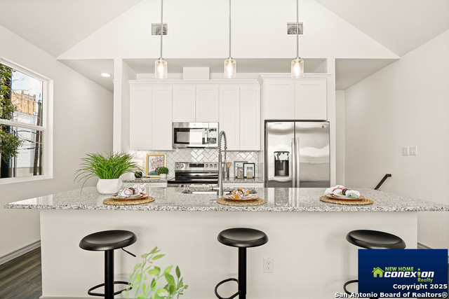 Image 13 of 35 For 310 W Evergreen St #113